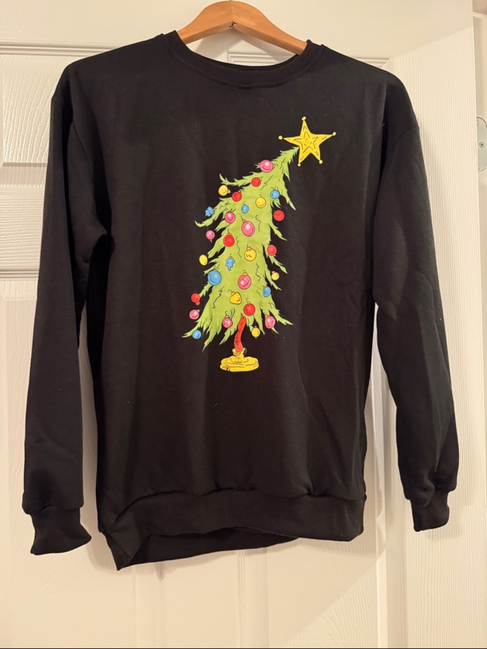 Women's Black Holiday Tree Graphic Sweatshirt